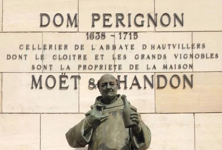 为什么葡萄酒全球流行，白酒走不出国门？