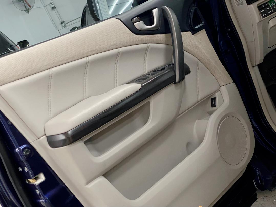 老款艾力绅二手车修复,老车翻新艾力绅