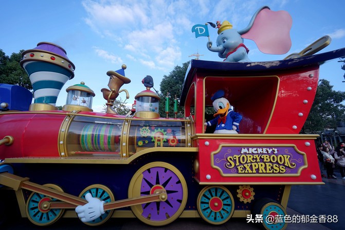 周末白相里的一张床、一群朋友、暴走于迪士尼乐园