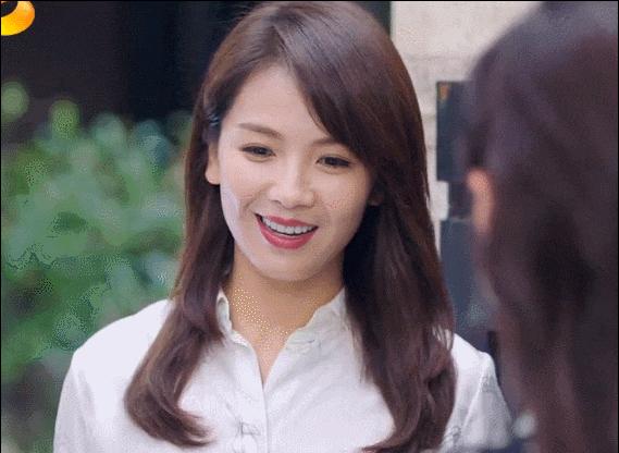 张嘉倪“假屁股”揭露了女星的伪精致，从头假到脚，还有啥是真的