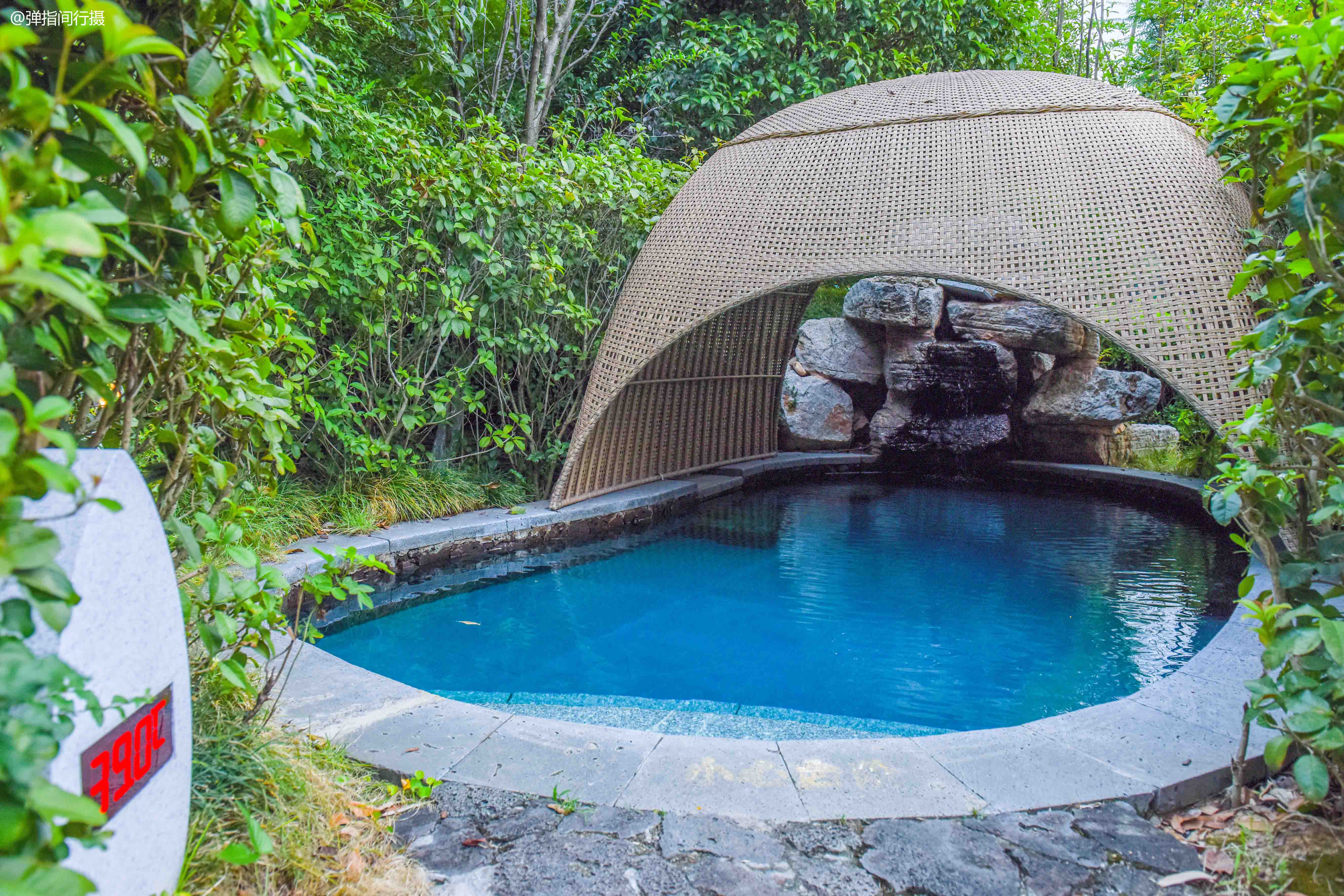 中国南方3个温泉胜地,冷门小众,泉水优质,冬季“泡汤”好去处