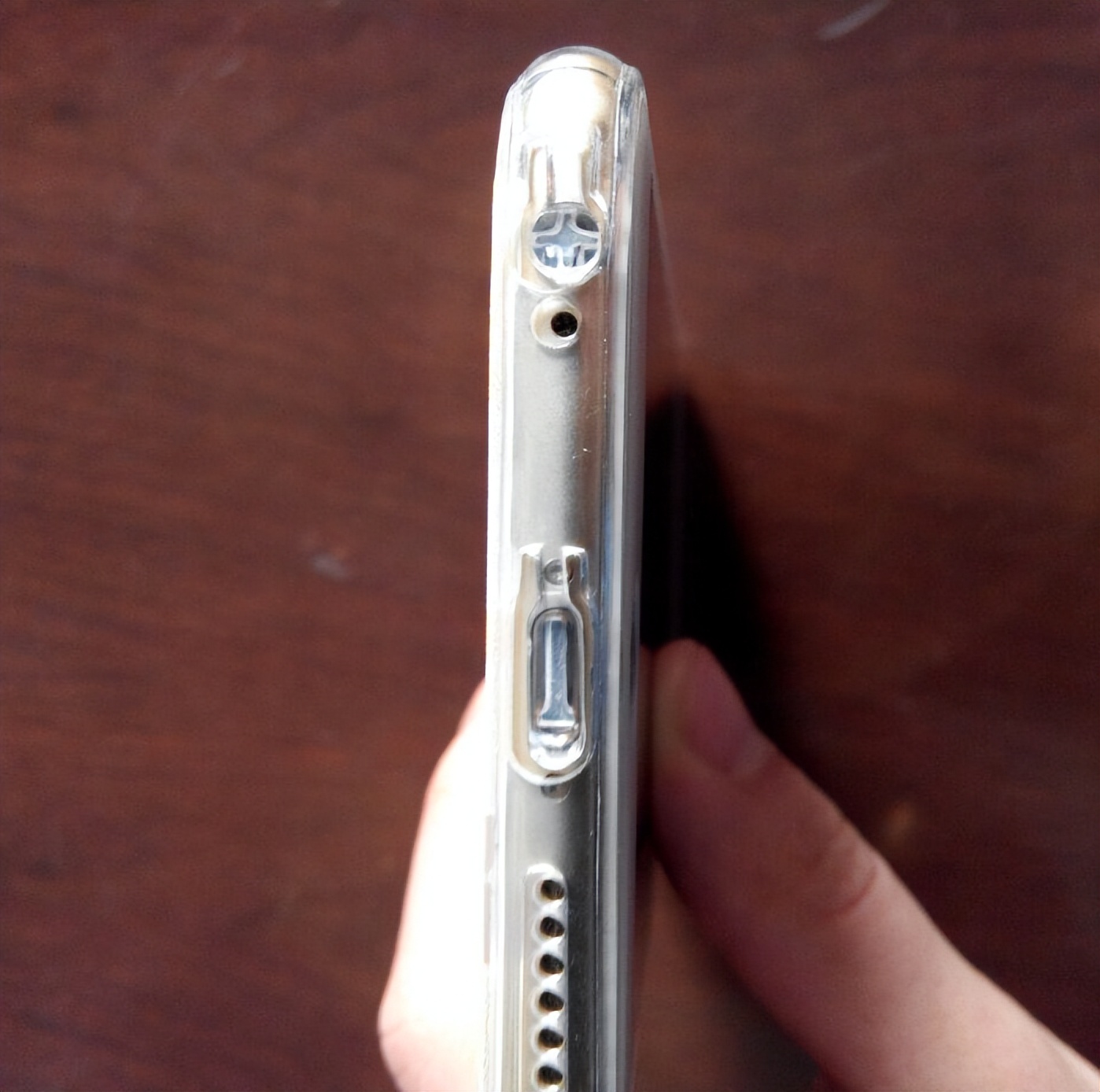 手机充电慢耗电快有什么解决方法,手机充电慢是什么原因要怎么解决