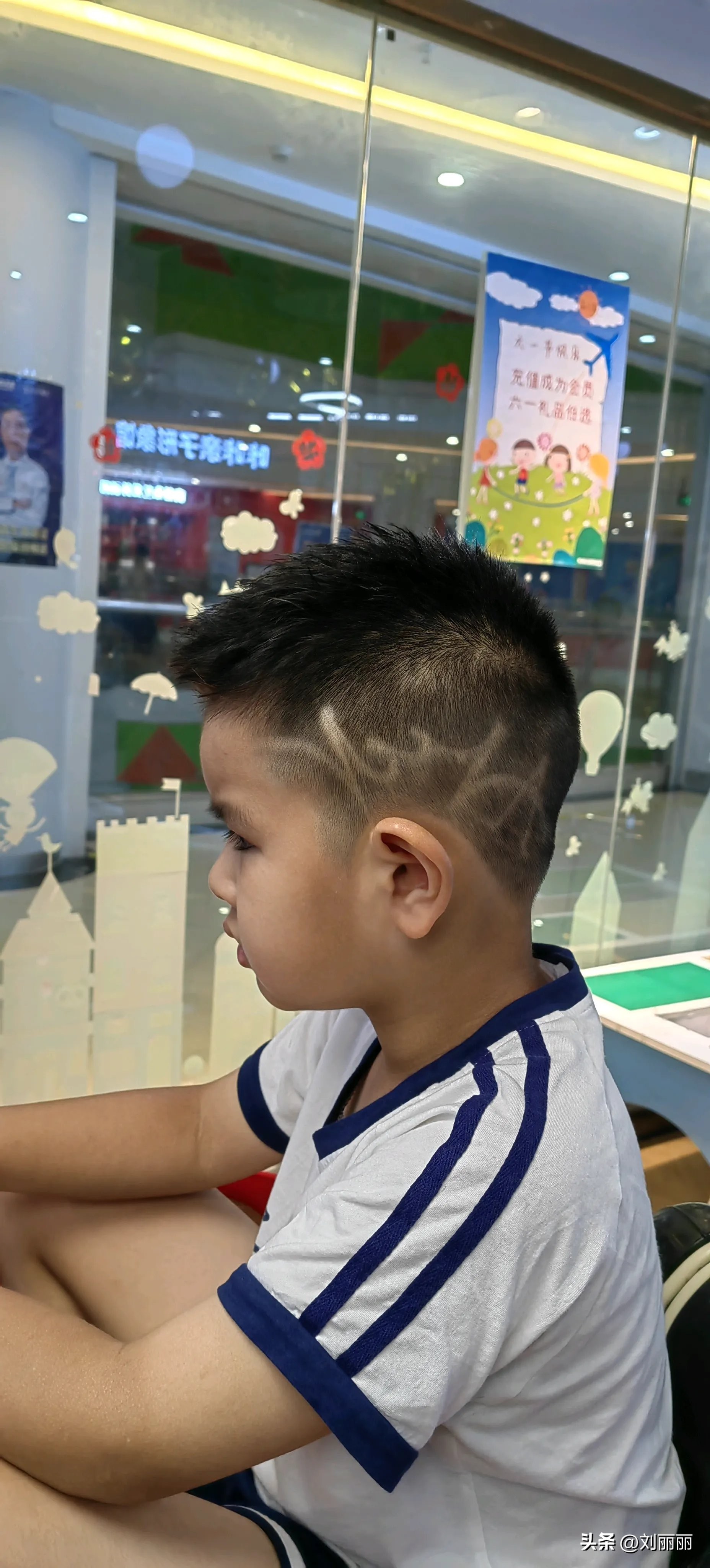 小男孩发型图片帅气潮流休闲,家庭理发帅气小男孩发型