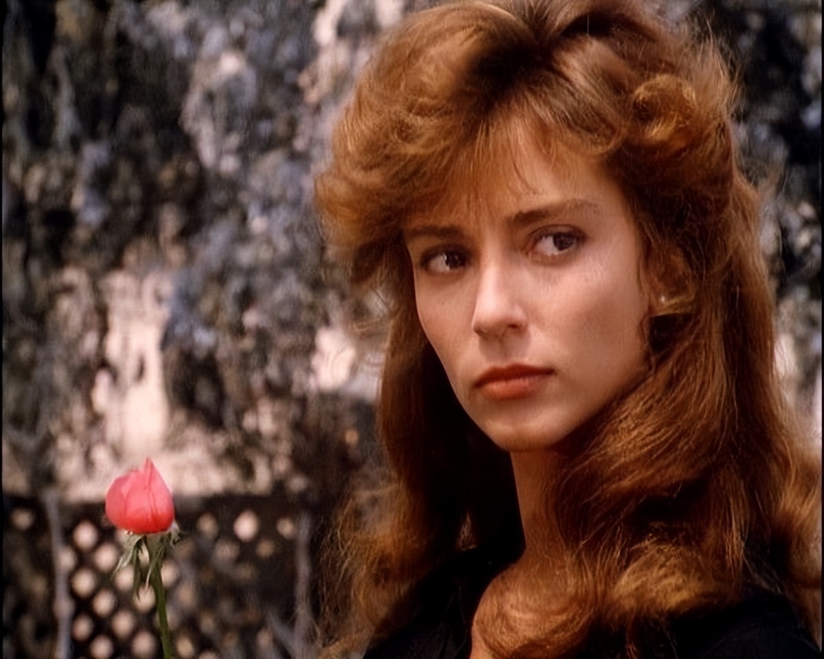 黑发在欧洲是最尊贵的发色,红发外国人的发色