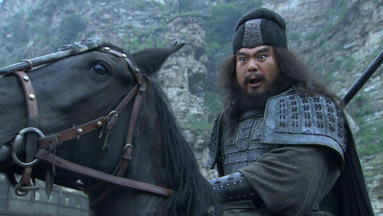 袁术怀不臣之心，欲称帝，曹操迎接天子到许都，手握王牌