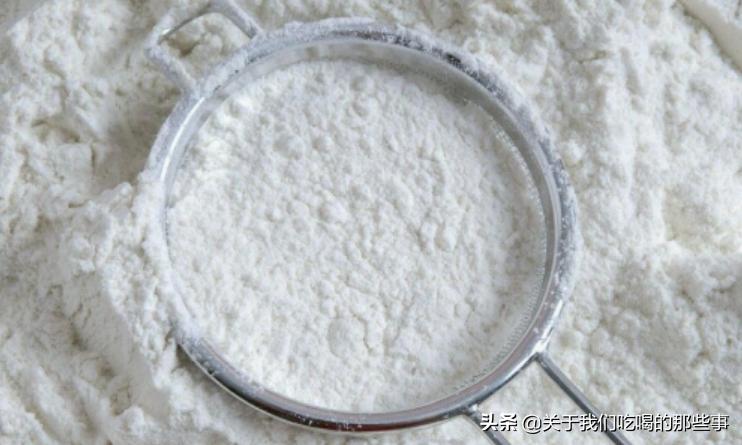 高筋粉中筋粉和低筋粉有什么区别,如何辨别面粉是中筋高筋还是低筋