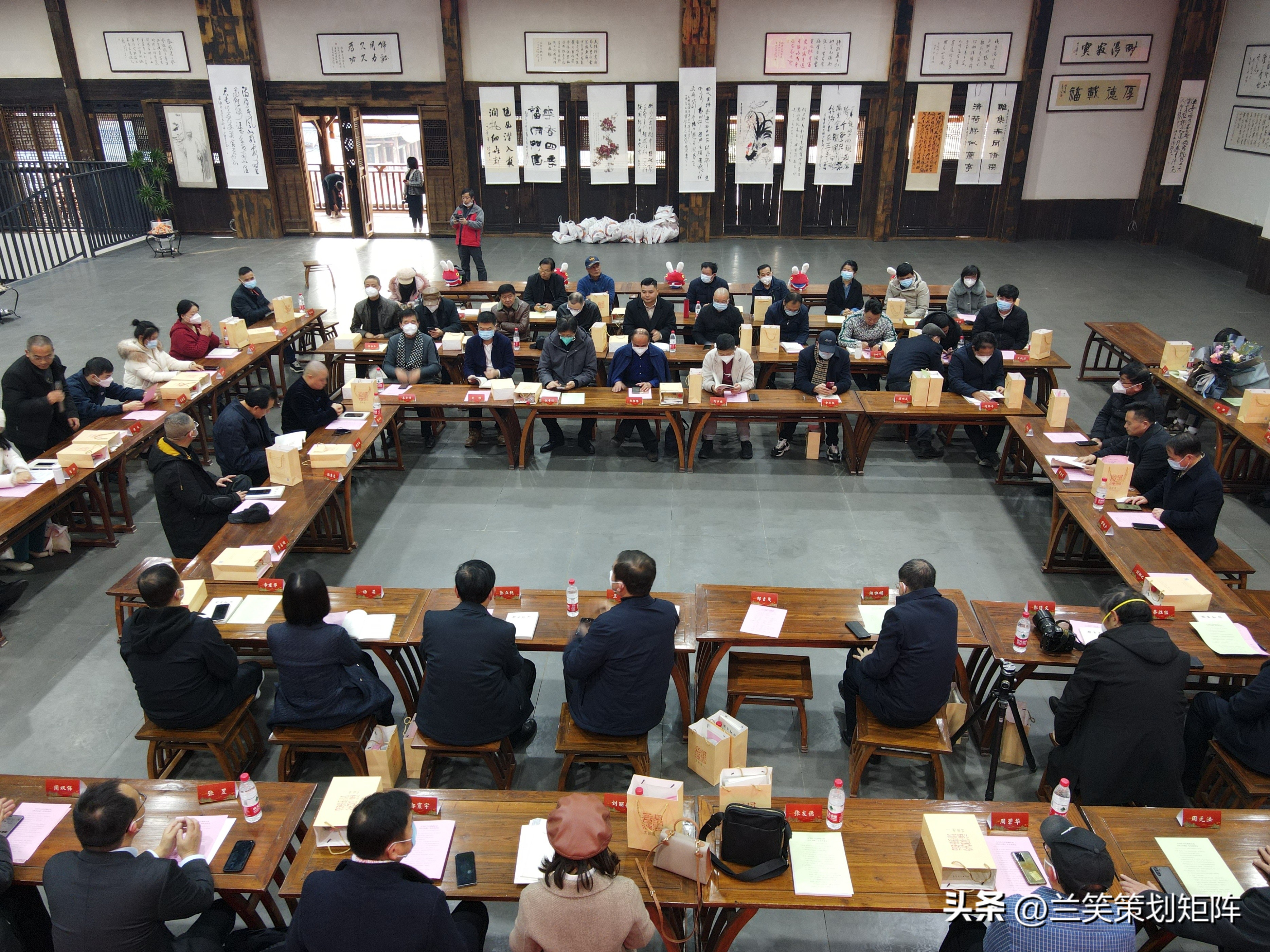 翰墨飘香：何首旺先生和沅郡学校的书画情缘