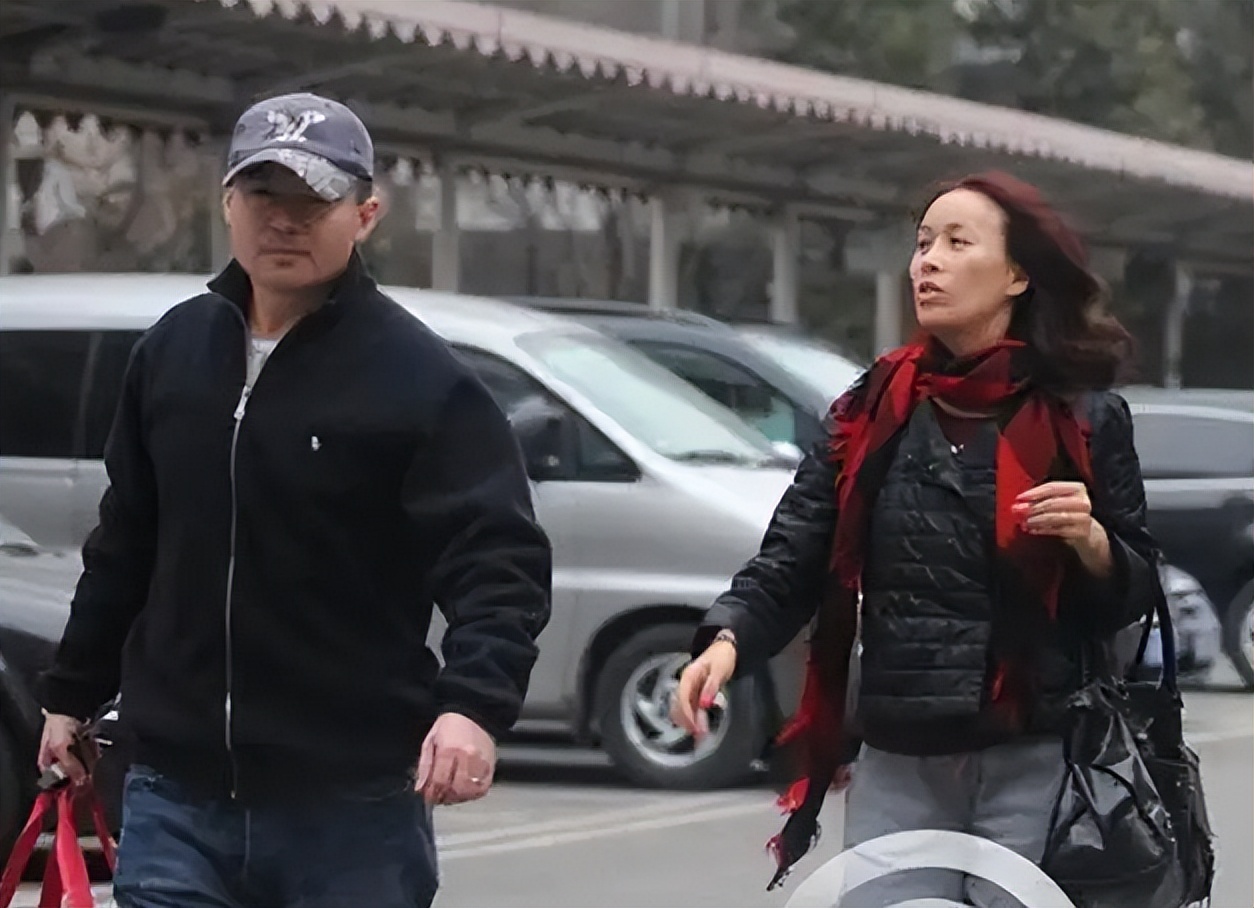 出轨家暴、车内拥吻、脚踏三条船,娱乐圈的“桃色大瓜”真精彩