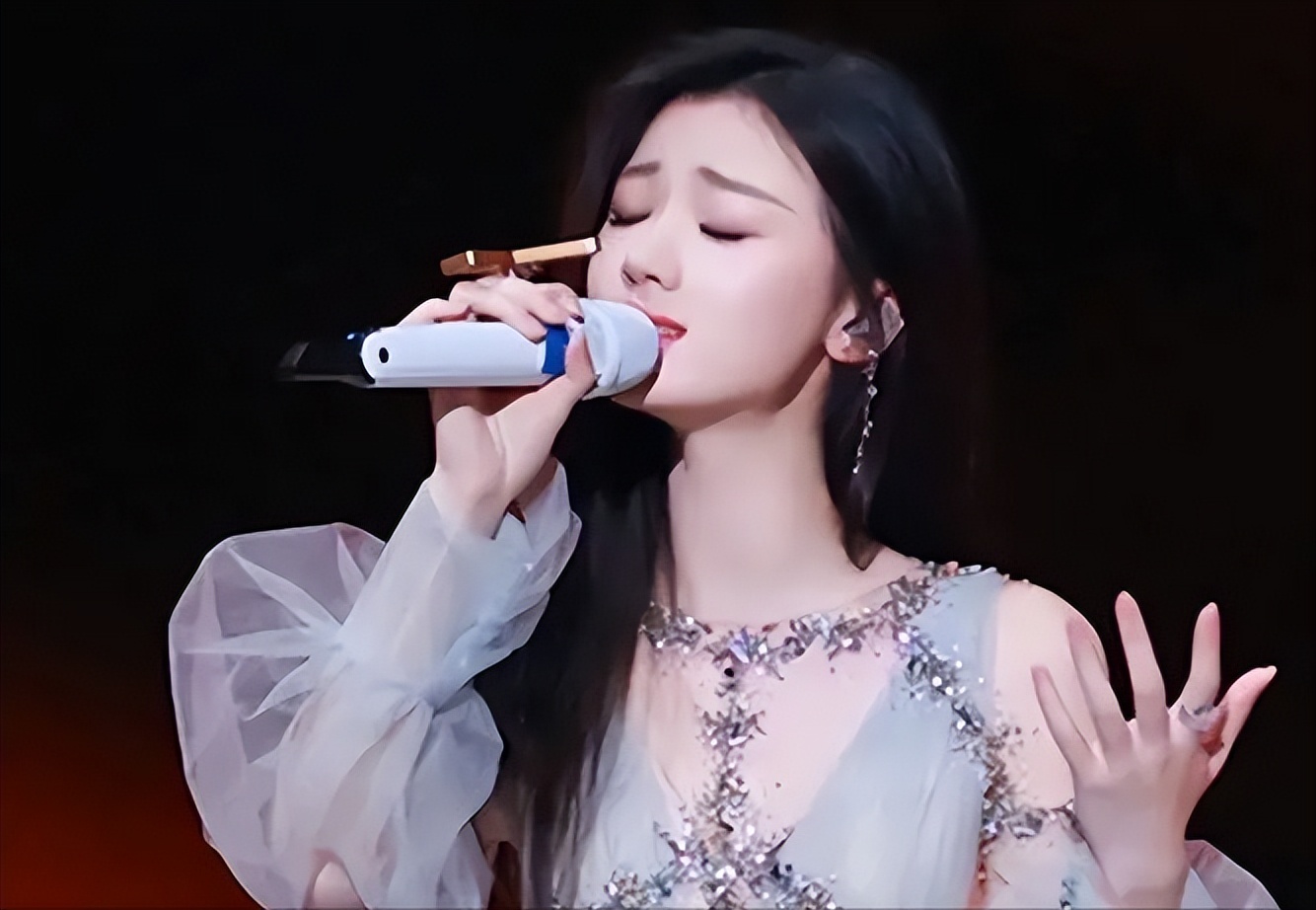 单依纯炎明熹唱歌对比,单依纯和炎明熹唱功对比