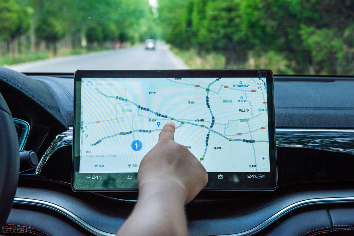 奔驰a200l手机导航投影到玻璃上面,手机导航投影在车玻璃上的方法
