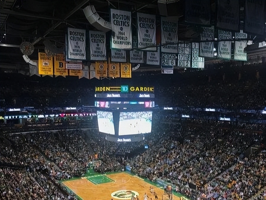 在波士顿北岸花园，你永远不知道有多少英灵在护佑凯尔特人