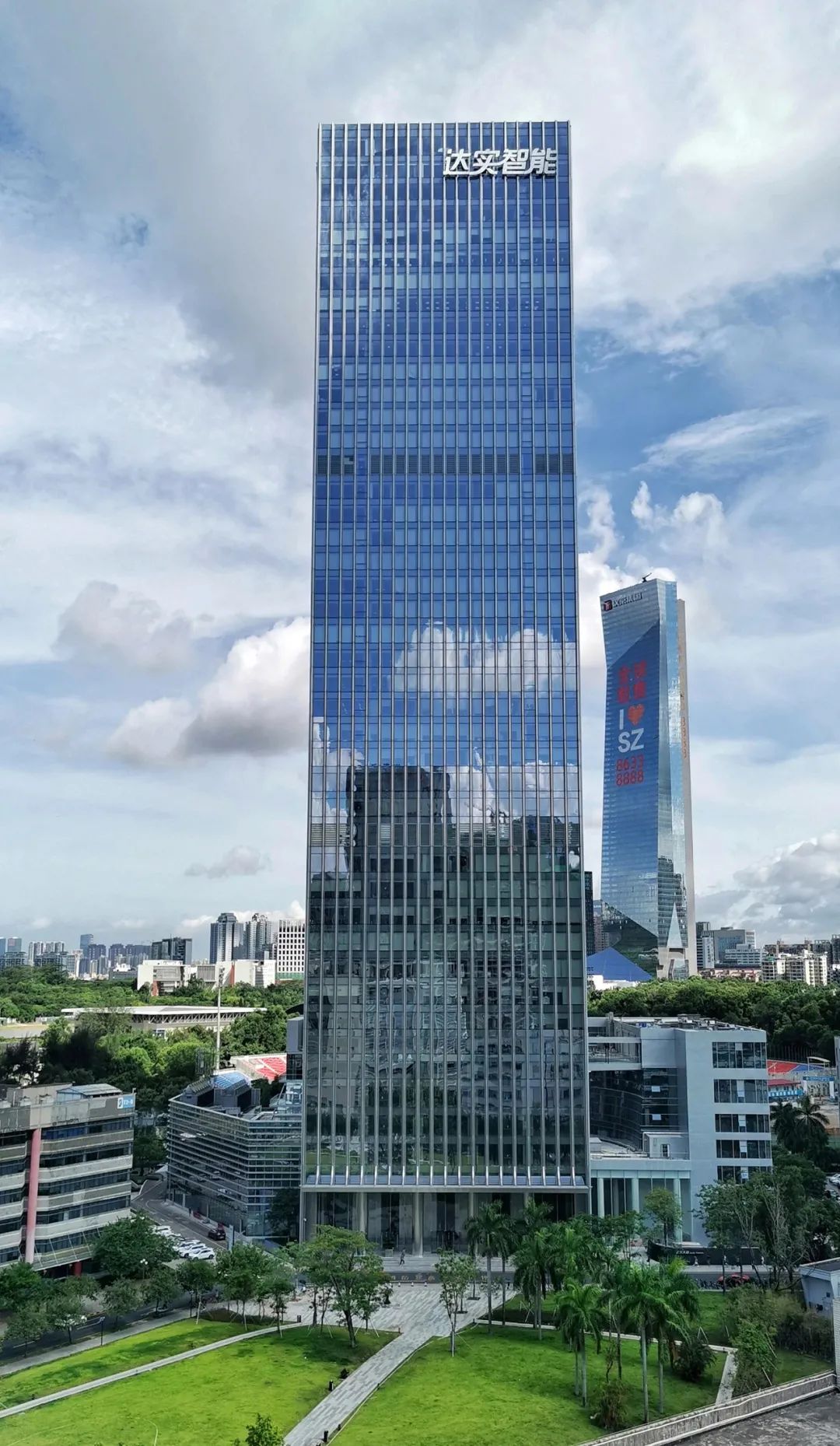 中国最牛街道新地标的背后:马化腾和他的匆匆20年