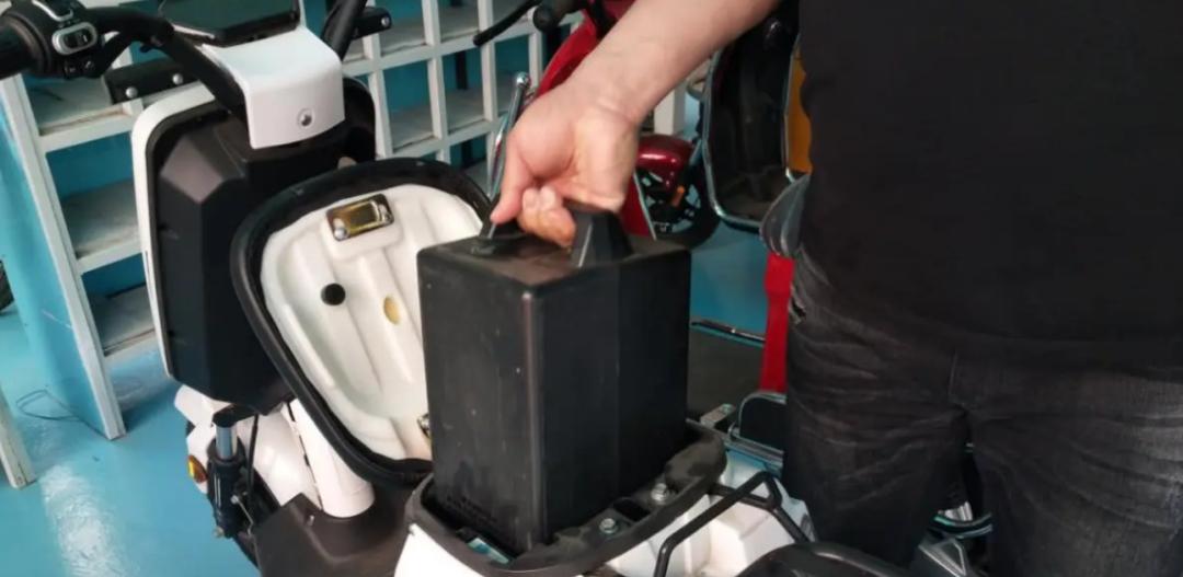 电动车石墨烯超威72伏电池多少钱,电动车换石墨烯电池多少钱