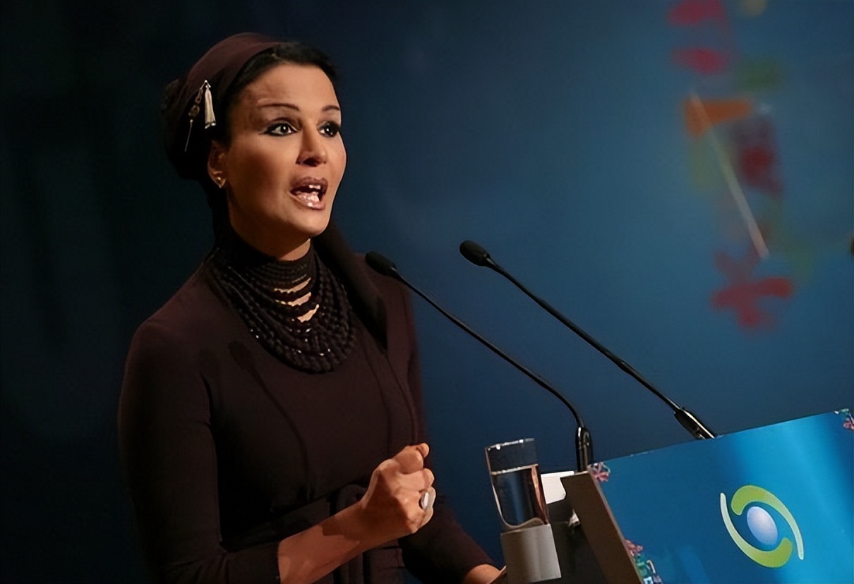 卡塔尔王太后莫扎最宠爱的孩子,卡塔尔皇太后与英国女王