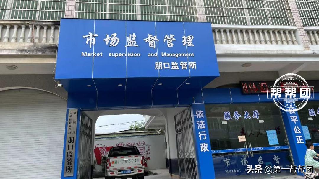 白色新车有色差,纸巾一擦还掉漆?商家却称:正常,太阳晒的