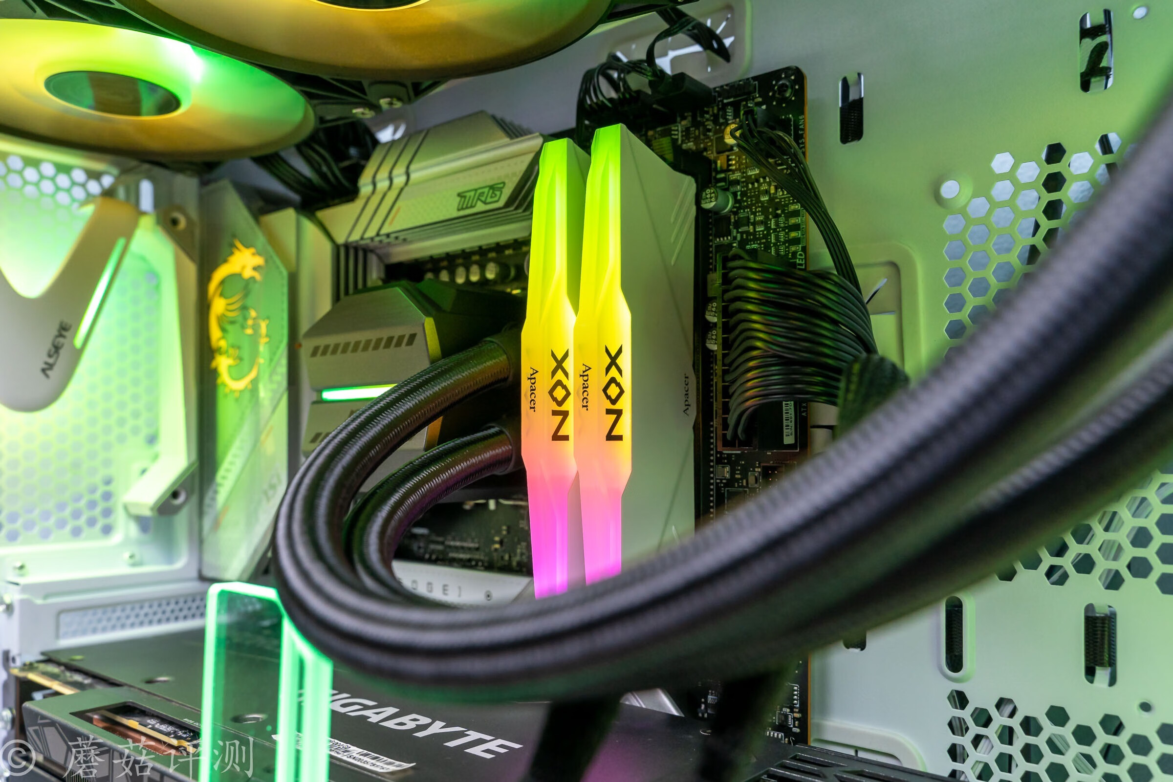 技嘉3090ti水雕显卡,技嘉rtx4090魔鹰oc怎么样