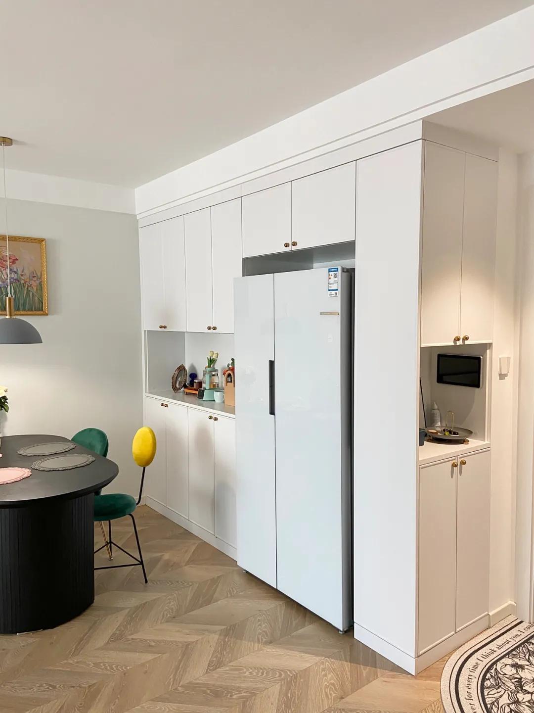 冰箱嵌入餐边柜深度多少才适合,冰箱嵌入餐边柜靠里还是靠外