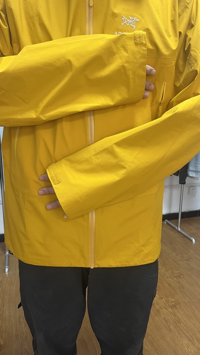 始祖鸟冲锋衣betalt上身长吗,始祖鸟beta冲锋衣冬天能穿吗