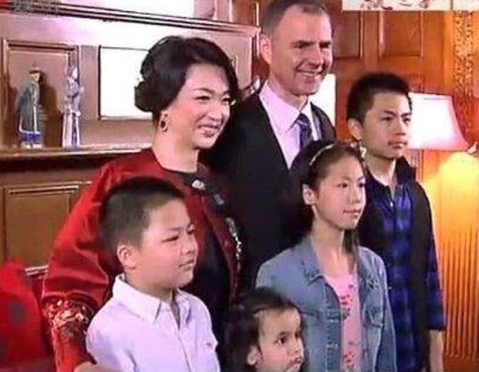 中国首个公开变性人金星，她的隐秘人生比你想象的更精彩