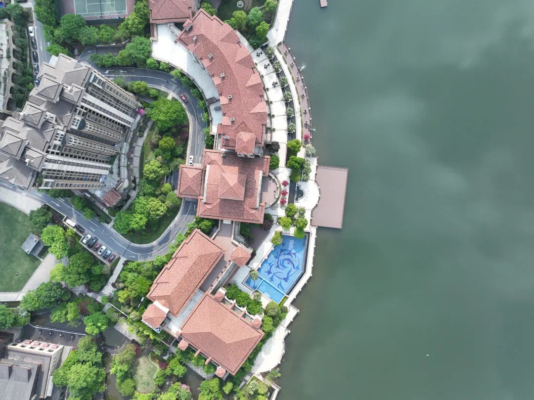 繁华与幽静之间房子,静谧与繁华之间