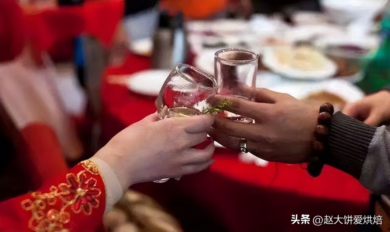 新人在酒桌上注意事项,酒场上的说话技巧和规矩