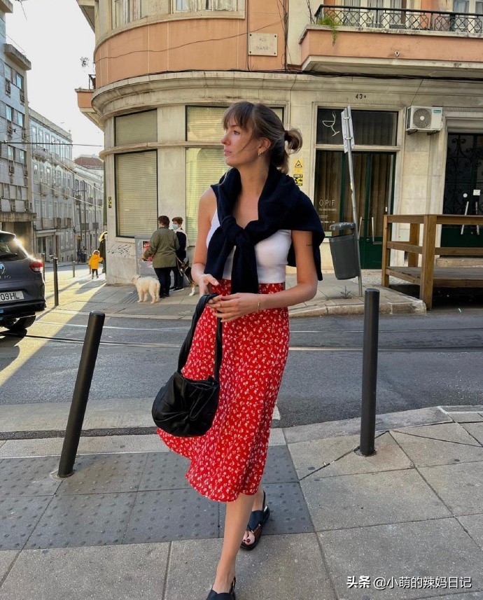 难怪女人都扔了运动鞋!原来今年流行的“夏季鞋”,这么时髦显高