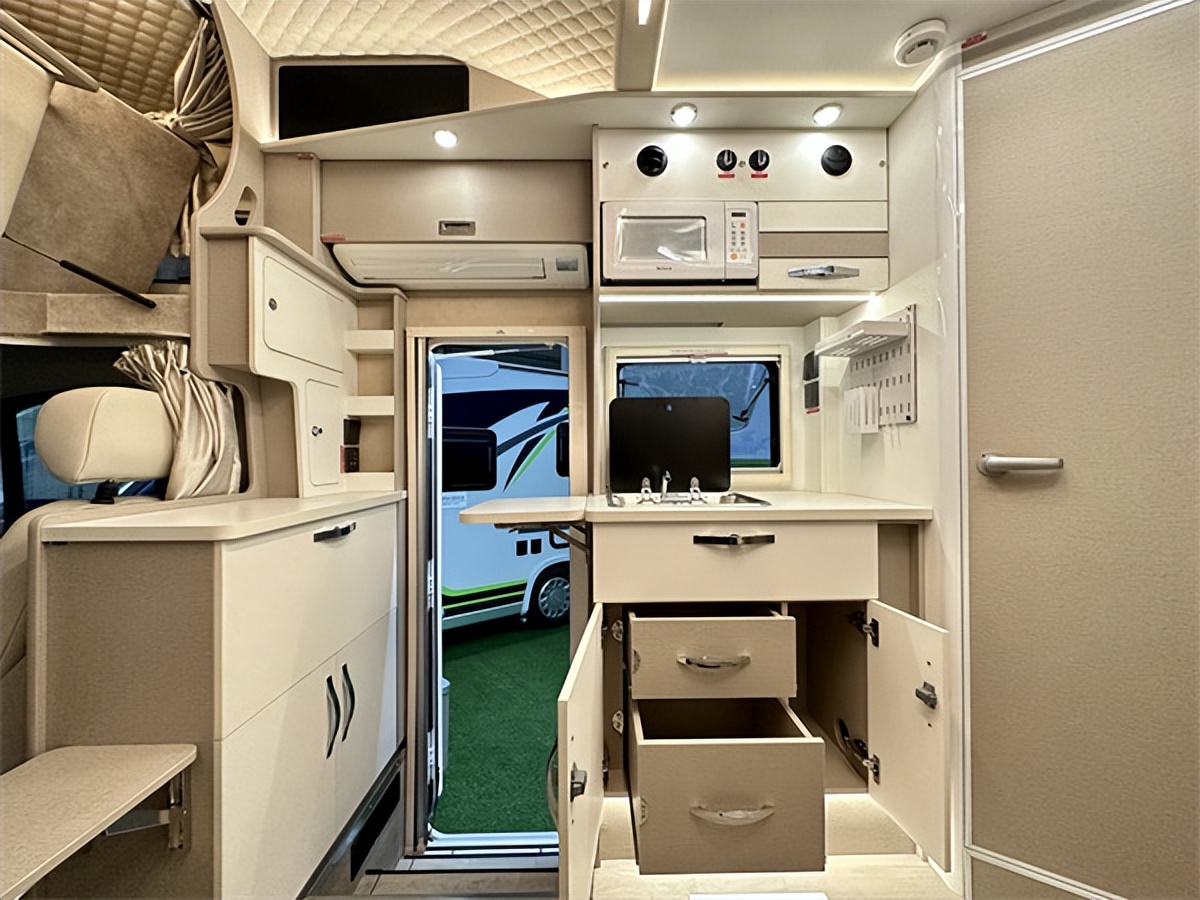 戴德依维柯newdaily小额头房车,戴德2023款c型6.5吨依维柯房车