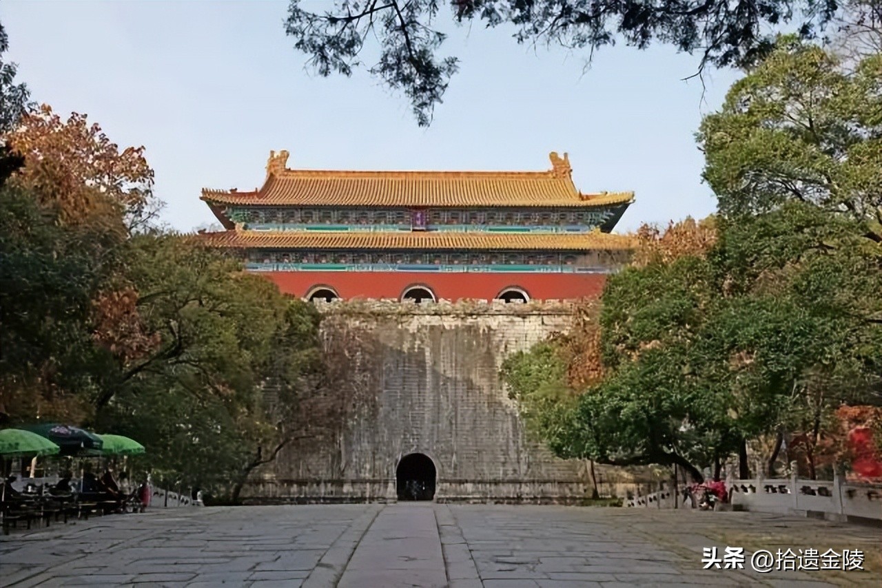 葬在北京中轴线上的帝王,南京最后一位皇帝