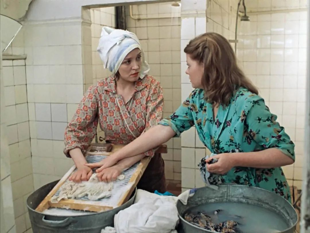 俄罗斯人用洗衣液洗衣服,俄罗斯人怎么洗车