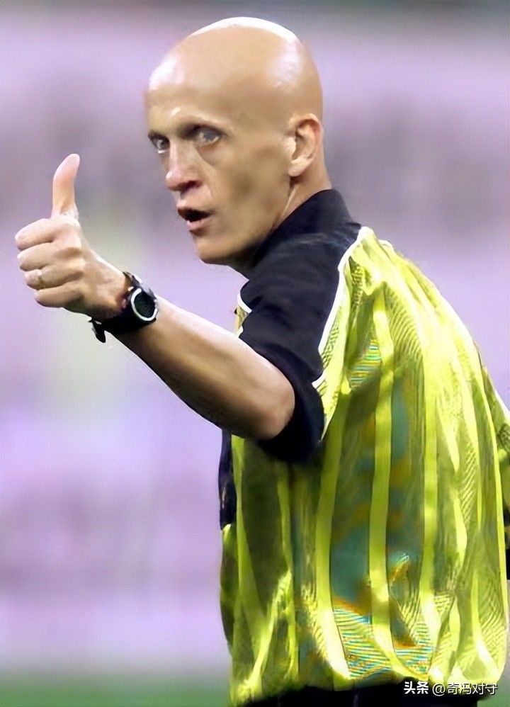 卡塔尔世界杯光头裁判科里纳,卡塔尔世界杯光头裁判