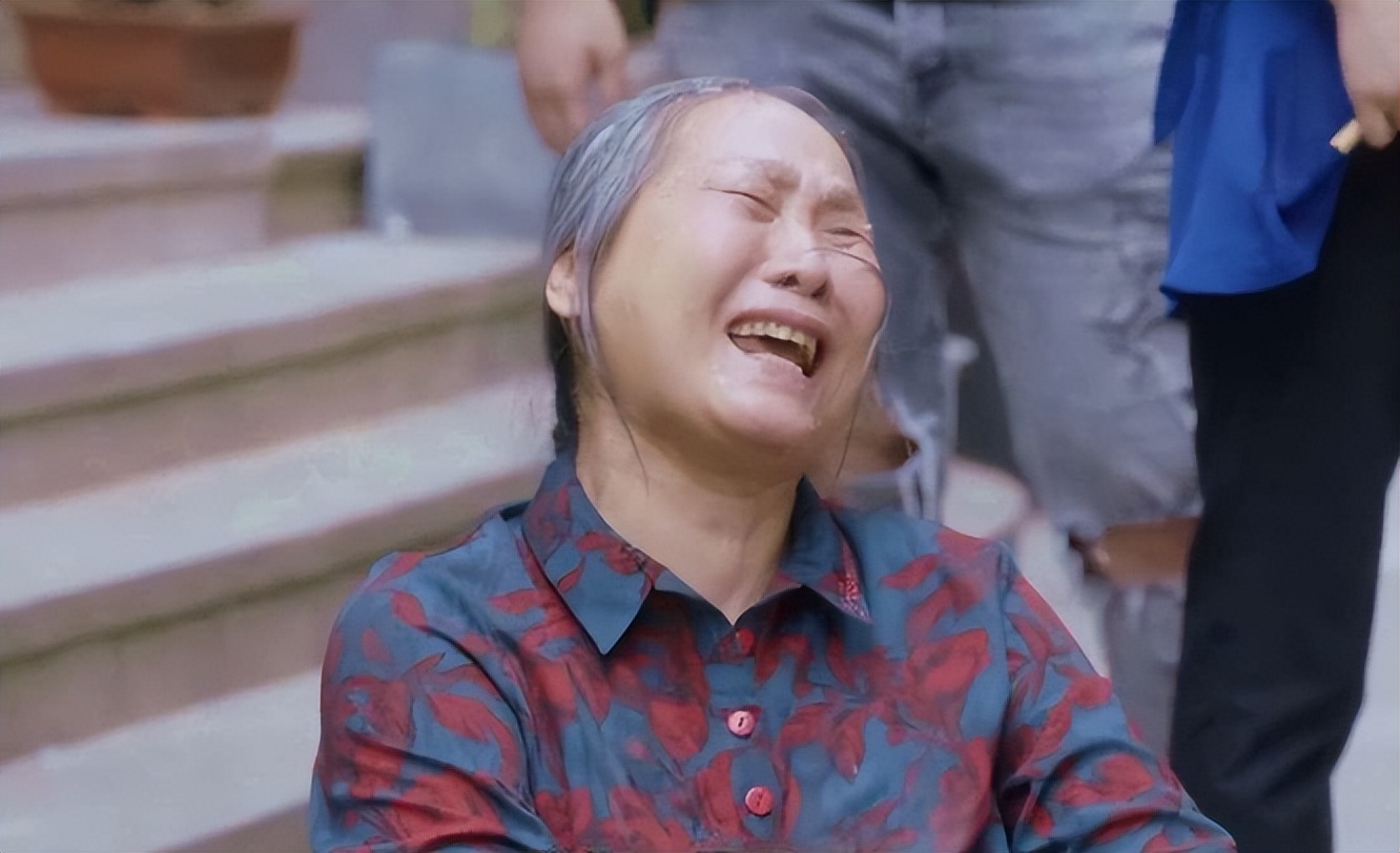 苇青演疯老太太,老太太演员苇青