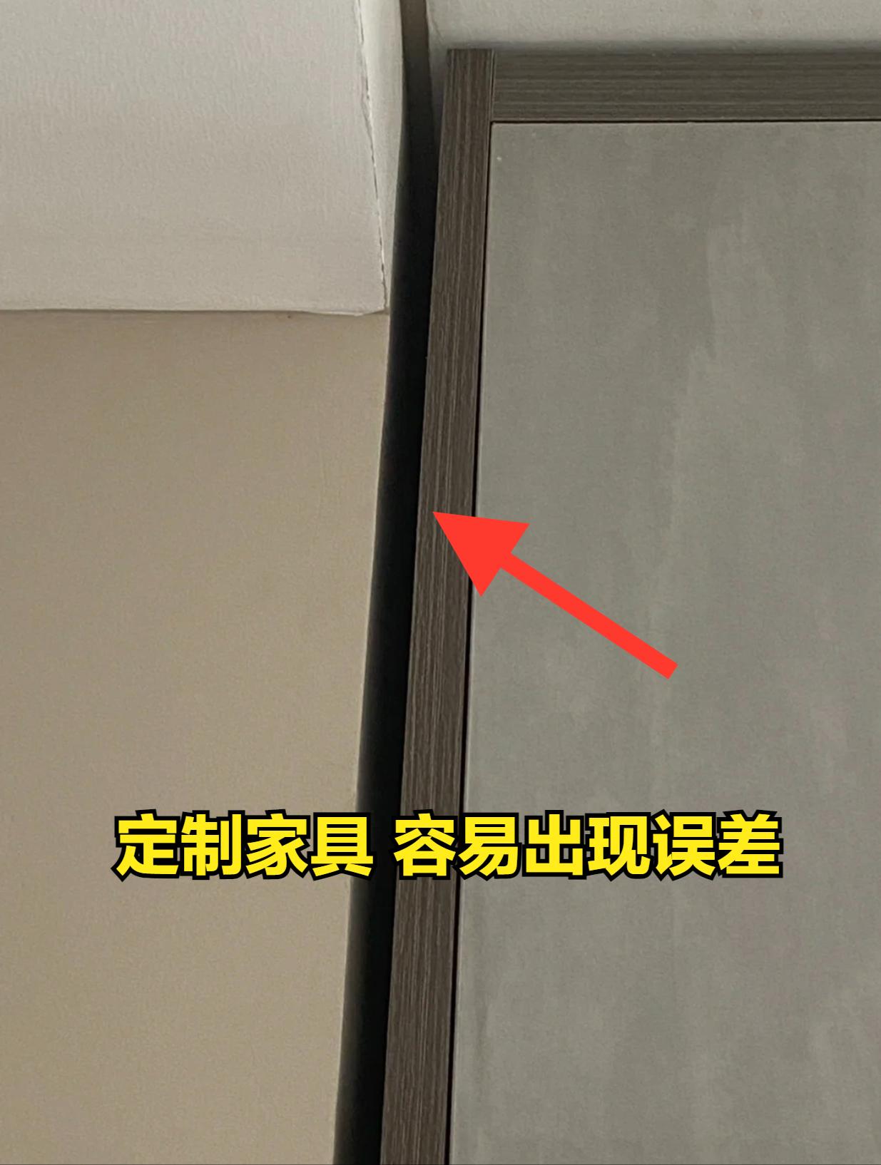 木工打柜子跟定制对比哪个实用,装修是定制柜子好还是木工现场做