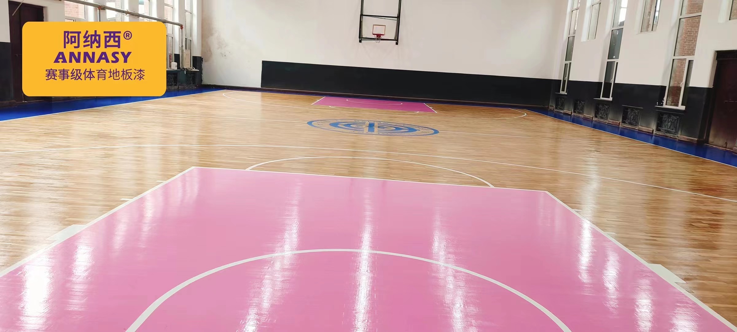 学校室内木地板篮球场效果图,室内篮球馆塑胶地板效果图