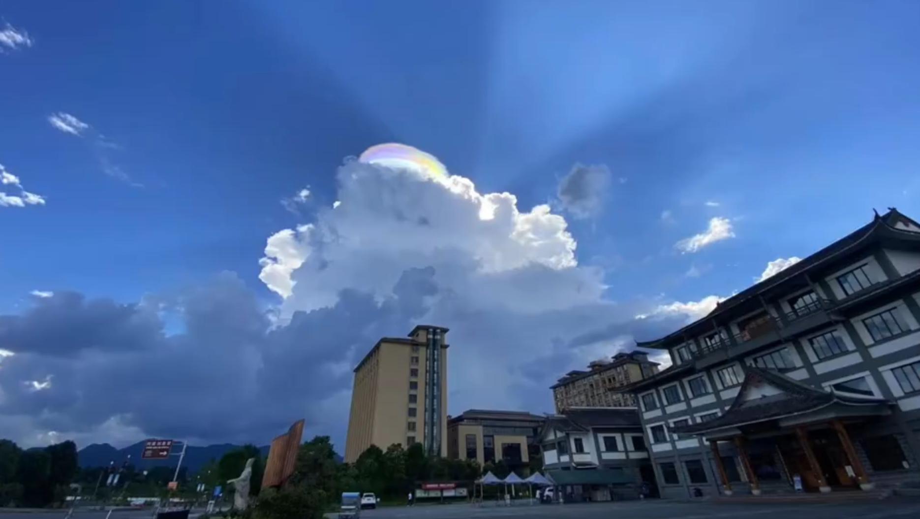 罕见“七彩祥云”现身浙江,形成条件极其苛刻,是好运的预兆吗?