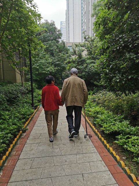 为啥父母老是催结婚,父母催女儿结婚