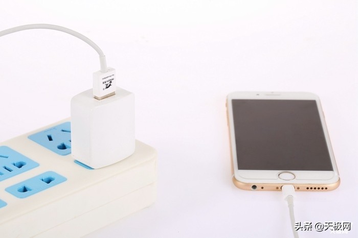 为什么充电口都在底部,手机充电接口不能在顶部吗