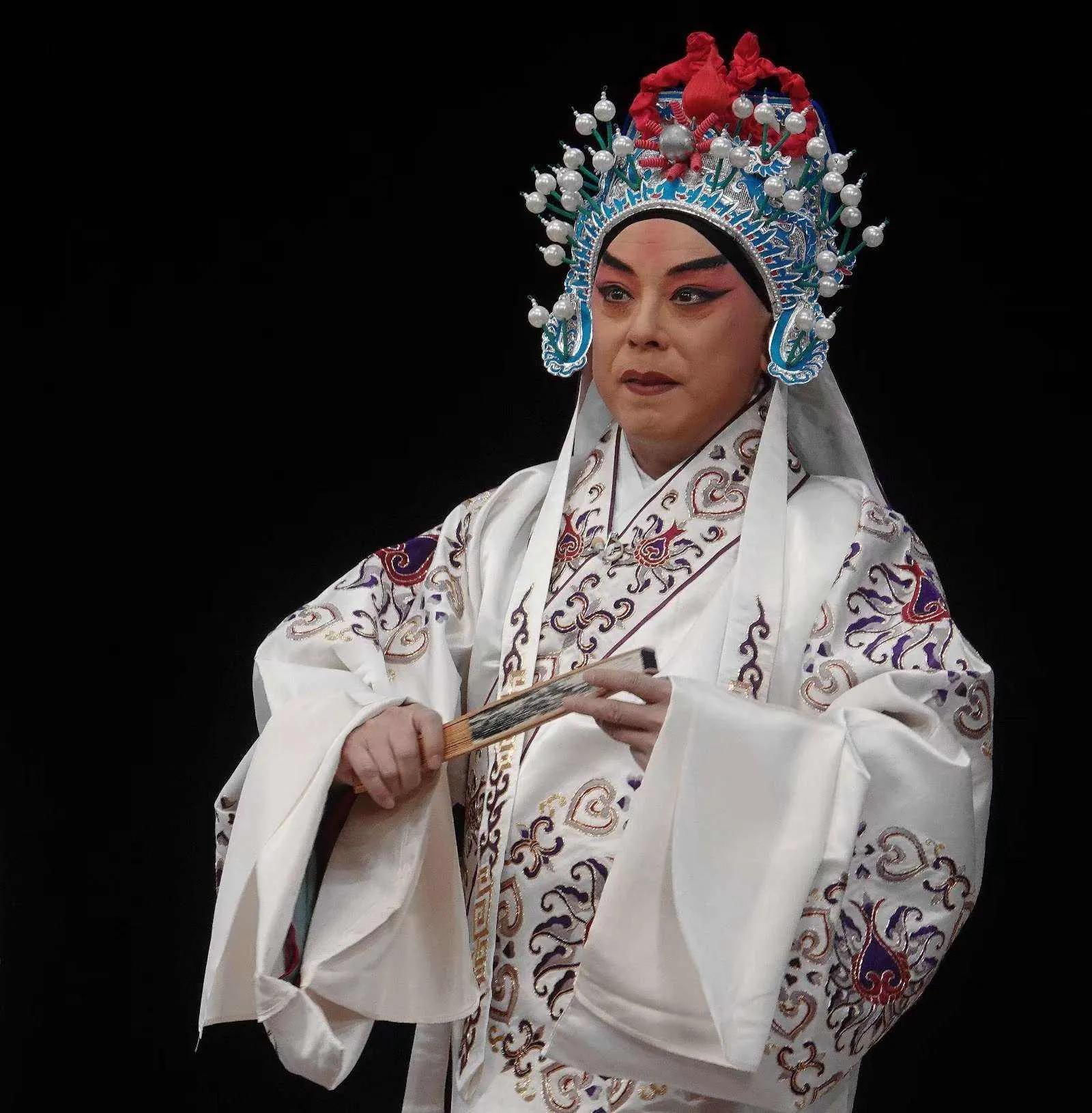 蓝天京剧演员唱豫剧,央视点评蓝天京剧