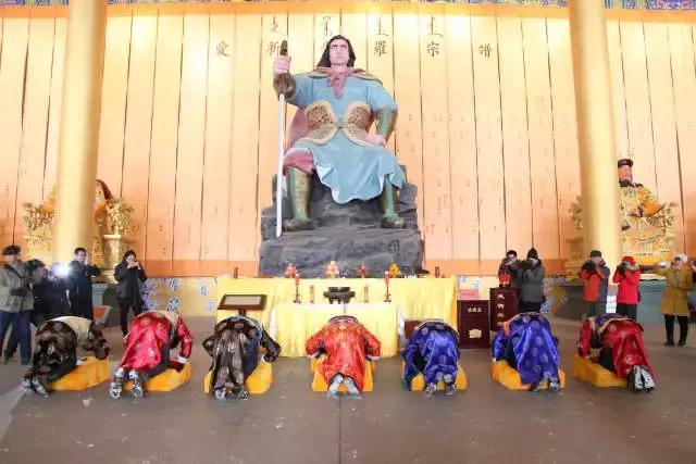 清朝皇帝的姓氏为什么叫爱新觉罗,清朝从哪个皇帝开始姓爱新觉罗的