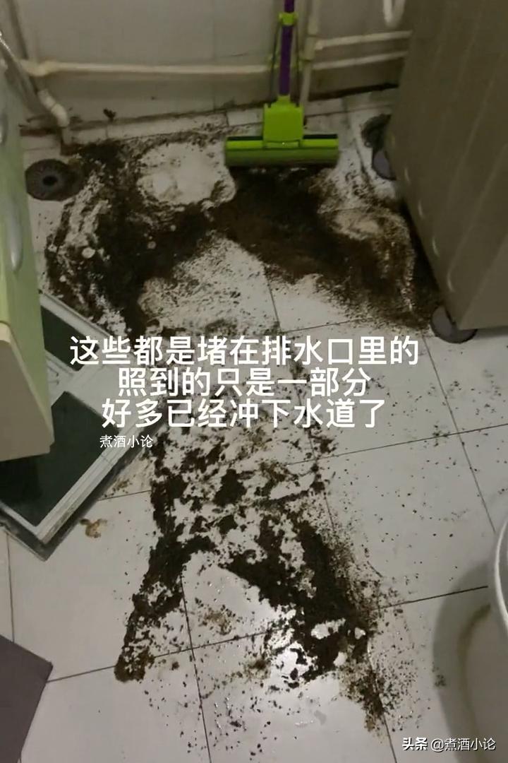 女子用洗衣机洗枕头,用洗衣机洗荞麦枕头结果炸了