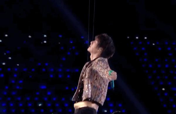 王一博回眸杀蓝湛,王一博跳舞杀马特