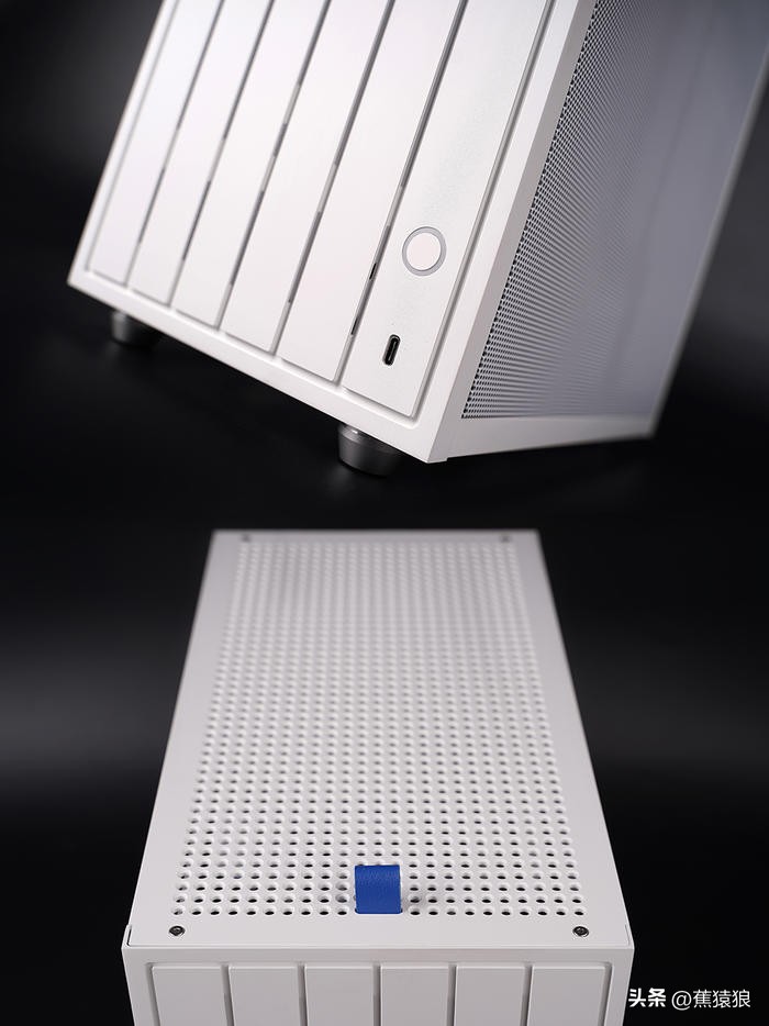 代码36KROGB760-GTUF4070TI，简约黑白调AKLLAA6MMATX机箱装机秀