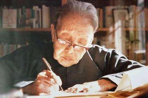 “百岁名人”养生秘诀:9大长寿习惯,你也能做到