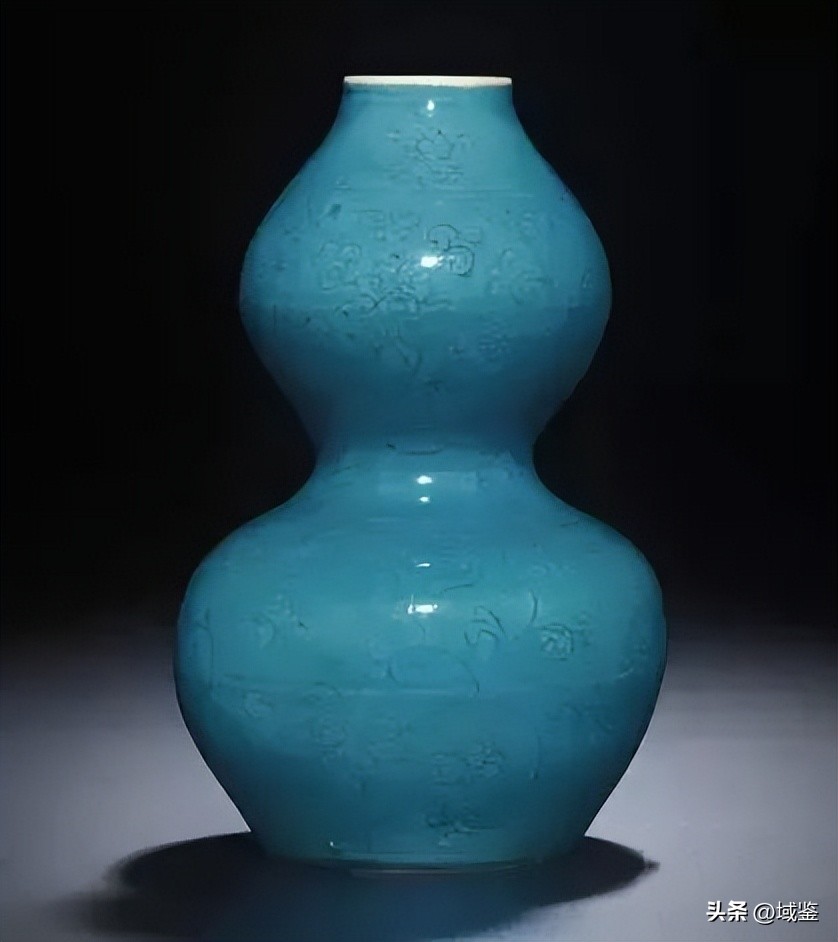 明清孔雀蓝釉仰莲纹执壶,明清翠青釉官窑瓷器鉴赏