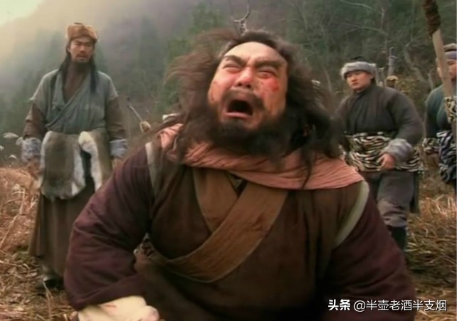 卢俊义能打过李逵么,卢俊义与吴用在梁山谁的地位更高