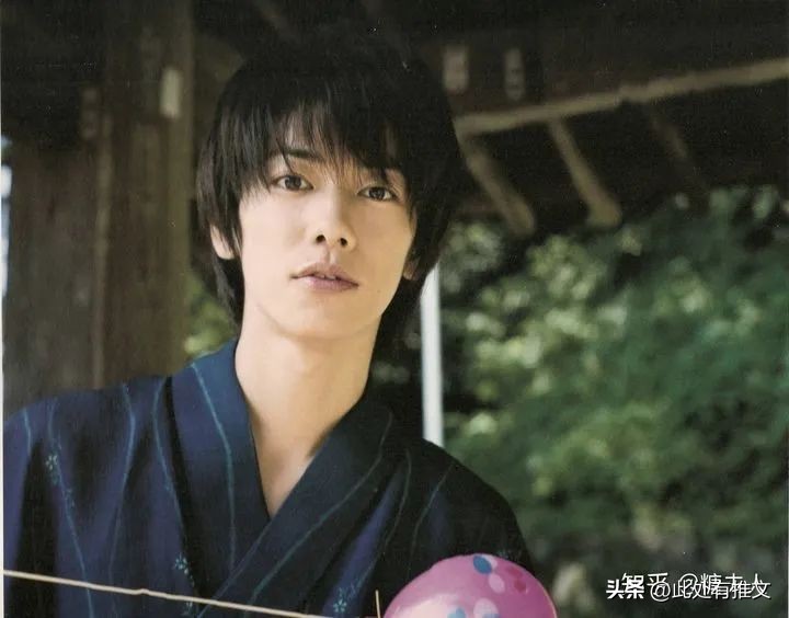 佐藤健关于初恋的剧,日剧永野芽郁佐藤健