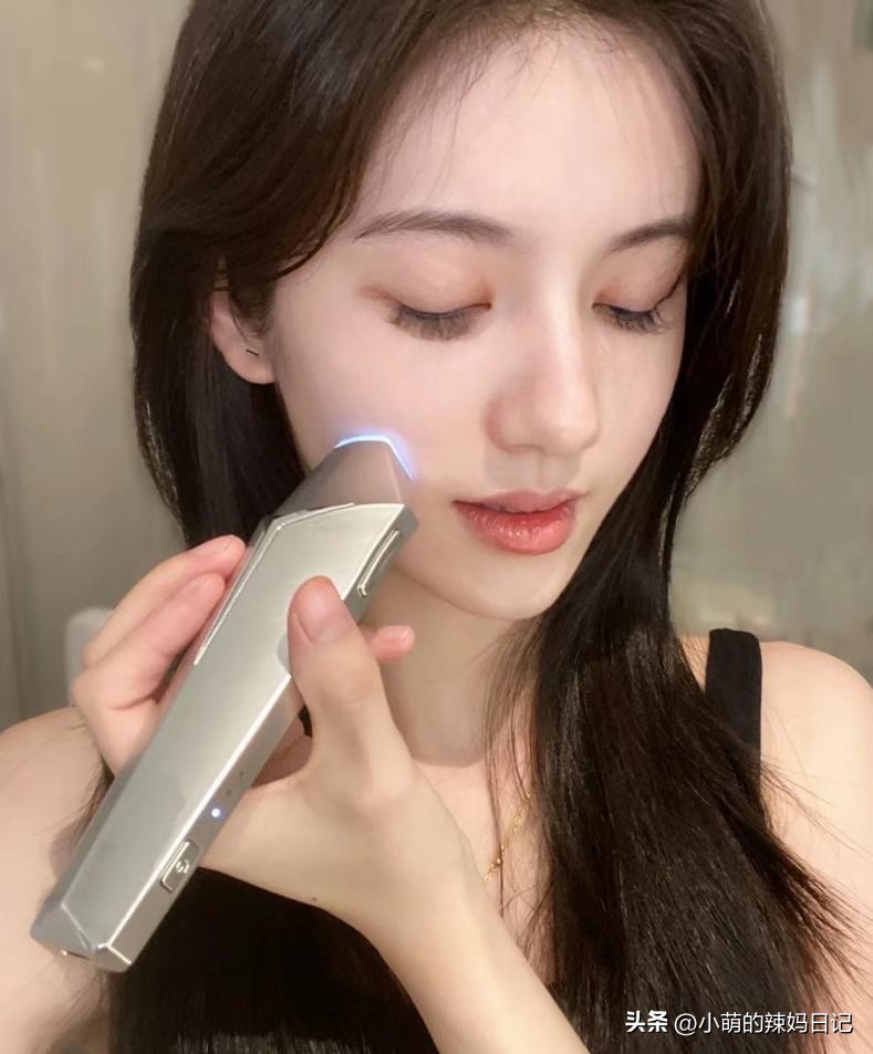 女人脸上有这二个特征的不显老,脸上有哪些特点会看上去显老