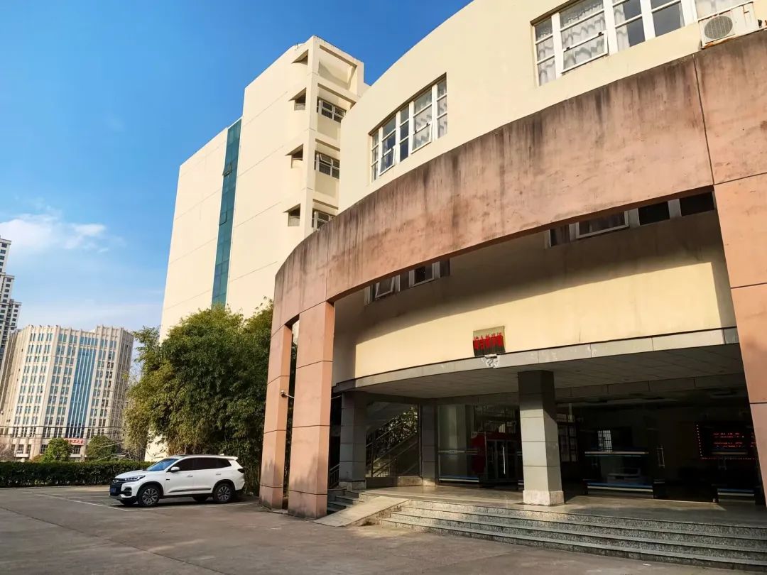 江西科技师范大学在南昌哪个位置,江西科技师范大学是公立嘛