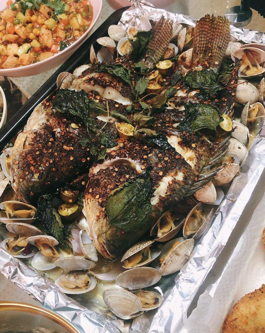 如何做出来鲜香嫩的烤鱼,如何做出麻辣鲜香的烤鱼