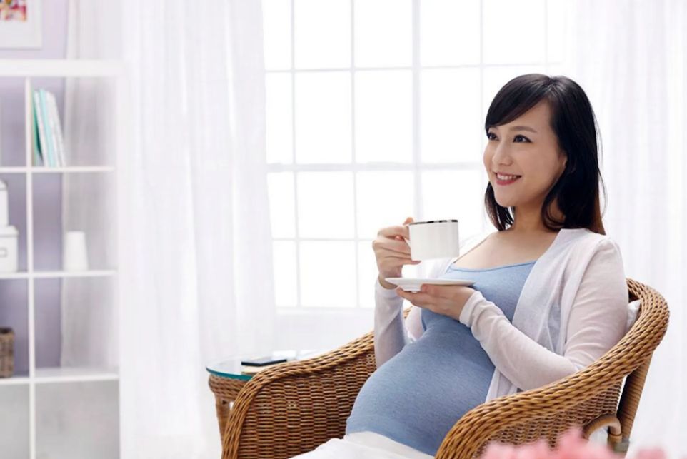 女儿孕期需喝椰子水，老爸买来一整车，这么喝真没问题吗？