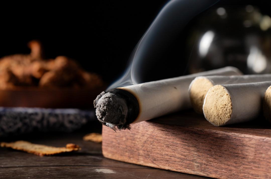 气血不足脸色暗黄按哪个穴位,气血不足脸色暗黄怎么艾灸